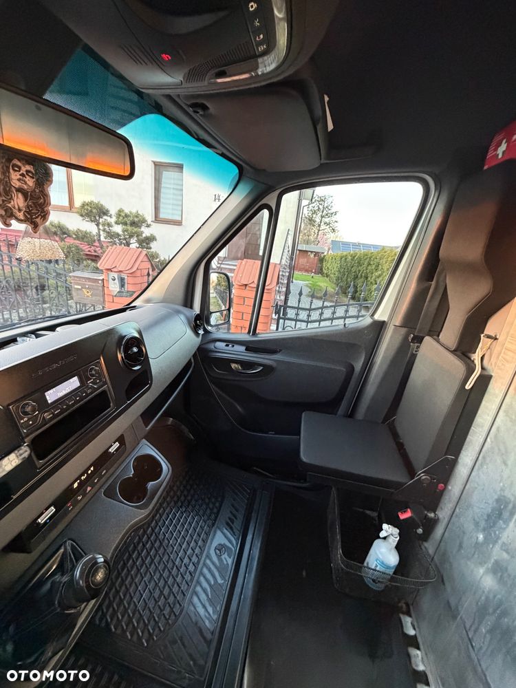 Mercedes-Benz Sprinter - 12