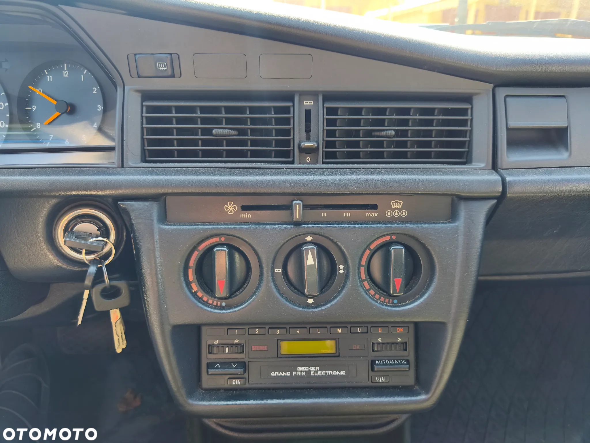 Mercedes-Benz W201 (190) - 13