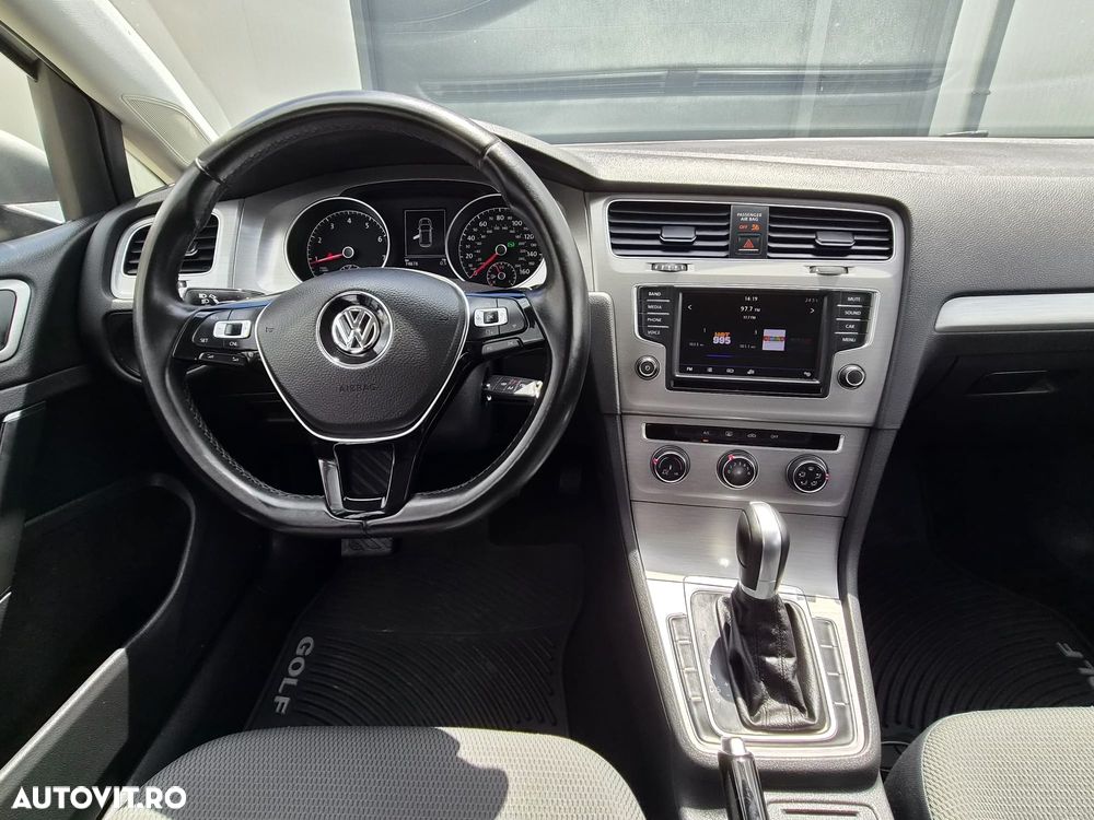 Volkswagen Golf - 8