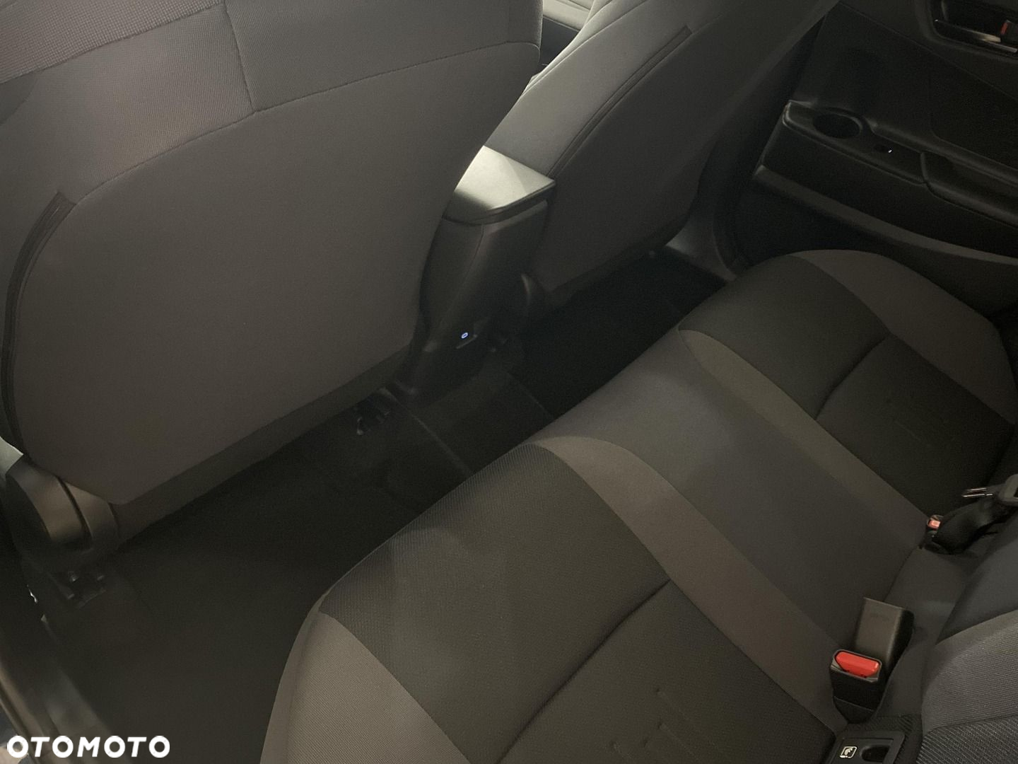 Toyota C-HR - 11