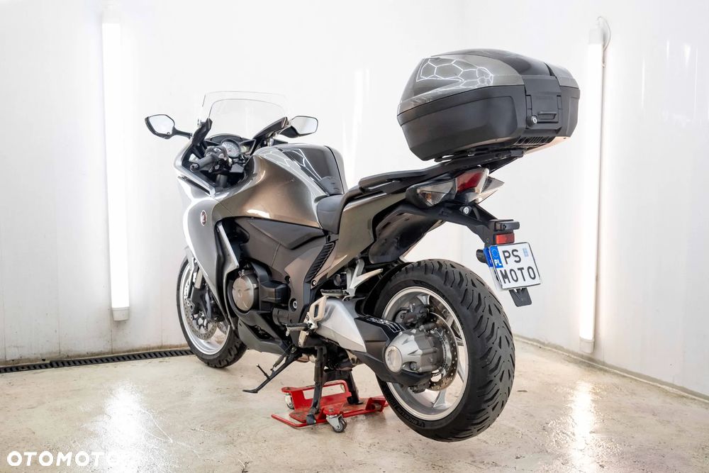 Honda VFR - 9
