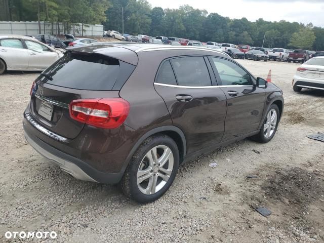 Mercedes-Benz GLA 250 7G-DCT SCORE - 13
