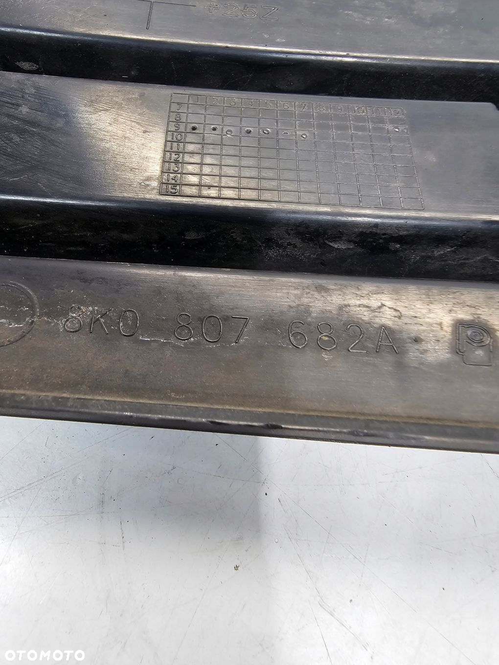 KRATKA ATRAPA ZDERZAKA PRAWA AUDI A4 B8 8K0807682A - 9
