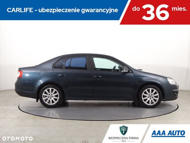 Volkswagen Jetta - 8