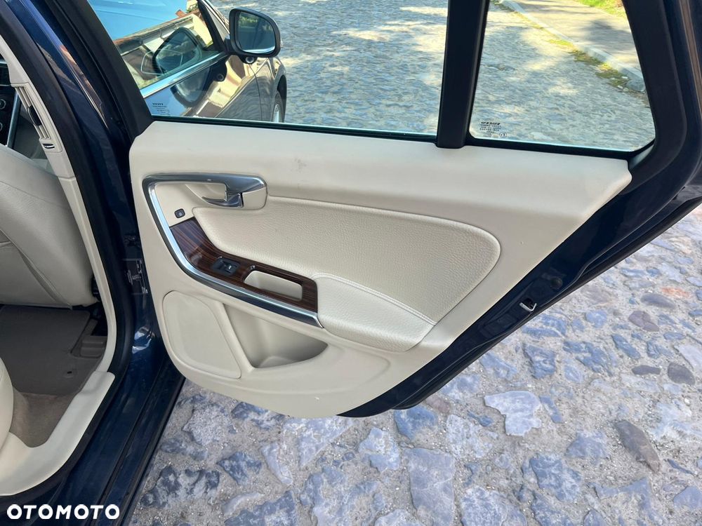 Volvo V60 T4 Summum - 27