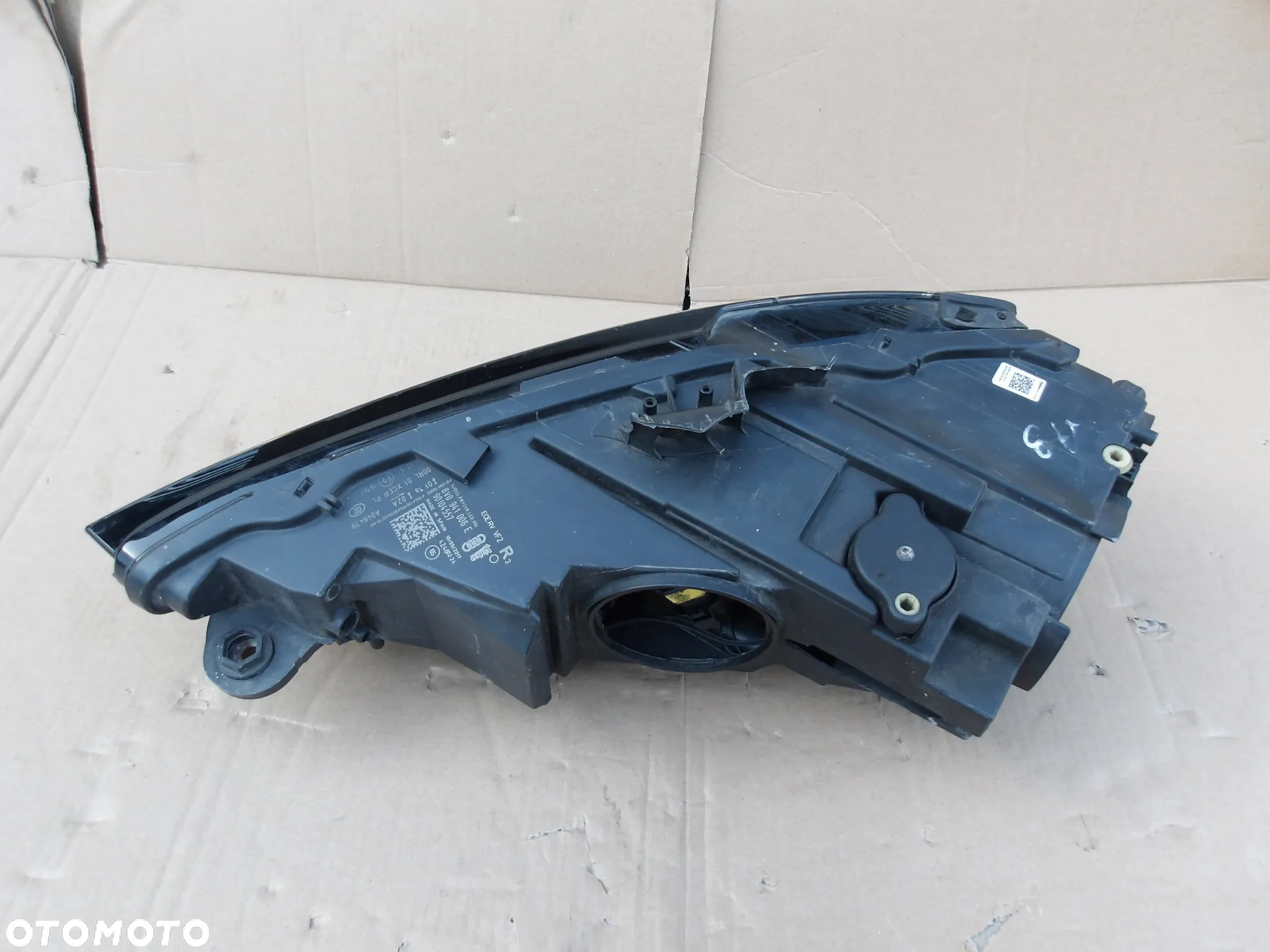 LAMPA PRAWY PRZOD AUDI A3 8V XENON 8V0941033F - 8
