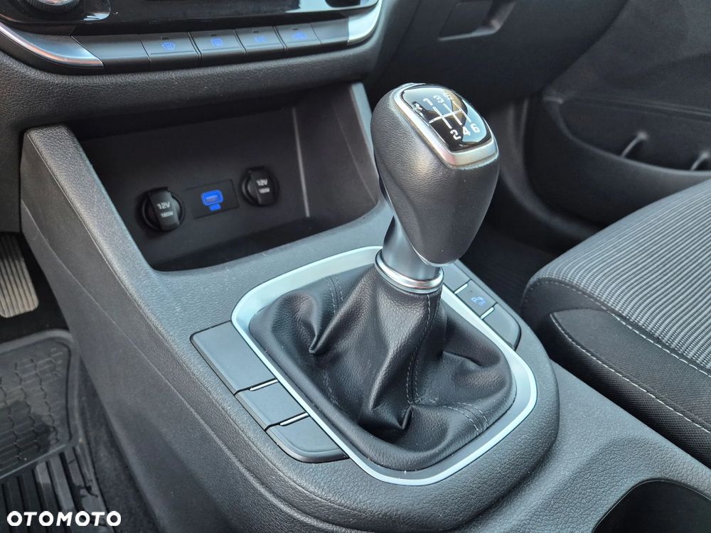 Hyundai i30 1.5 DPI Classic + - 23