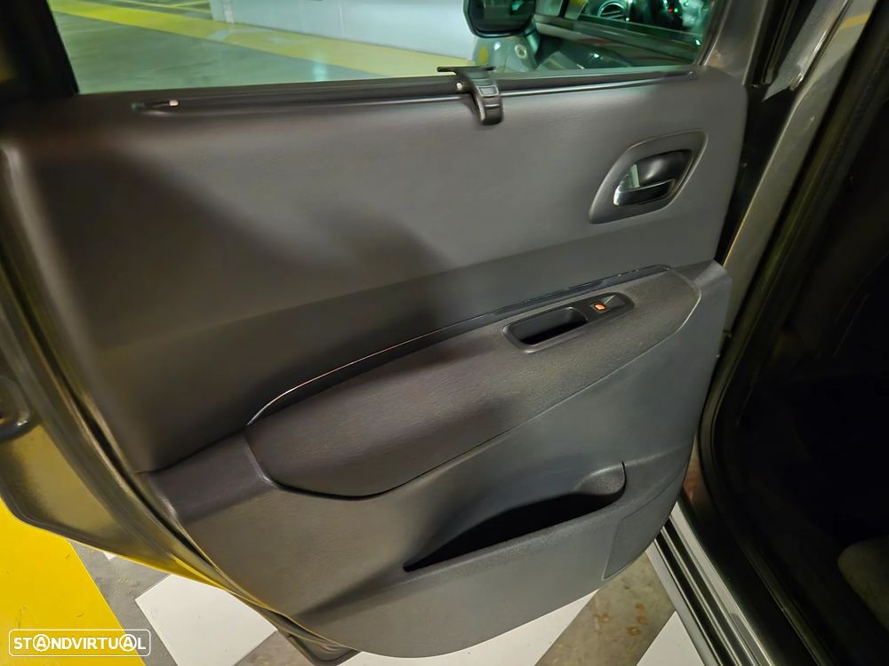 Peugeot 3008 1.6 HDi Active - 27