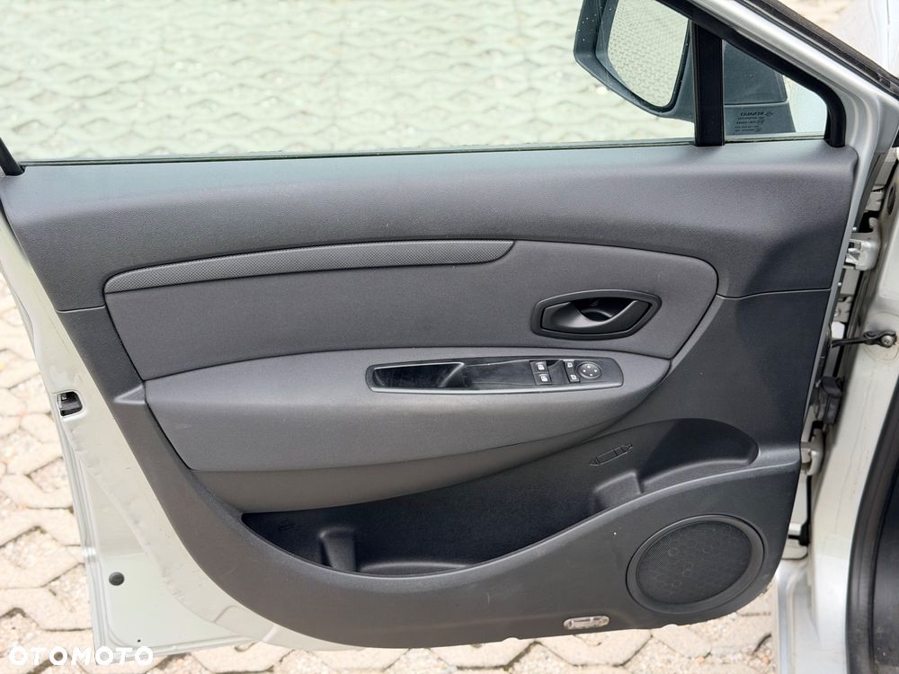 Renault Scenic 1.5 dCi FAP eco - 11