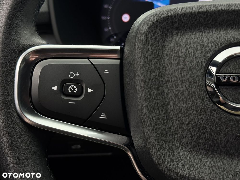 Volvo XC 40 B3 Plus Bright - 24