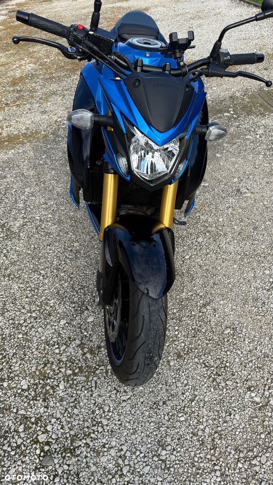 Suzuki GSX - 11