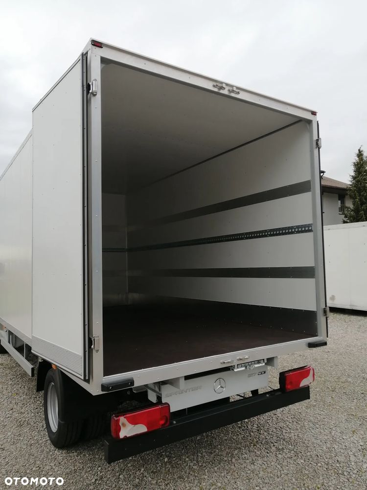 Mercedes-Benz Sprinter - 13