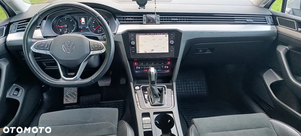 Volkswagen Passat Variant 2.0 TDI SCR DSG Elegance - 13