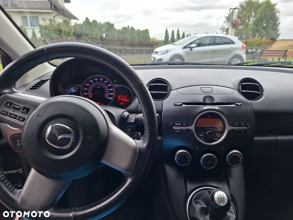 Mazda 2 2009 photo 5