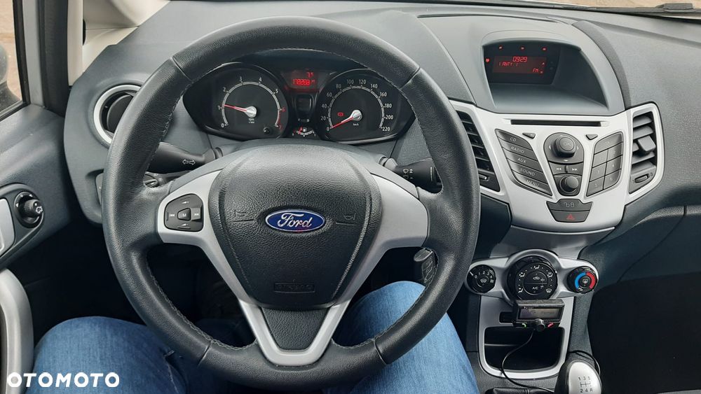 Ford Fiesta 1.4 Trend EU5 - 11