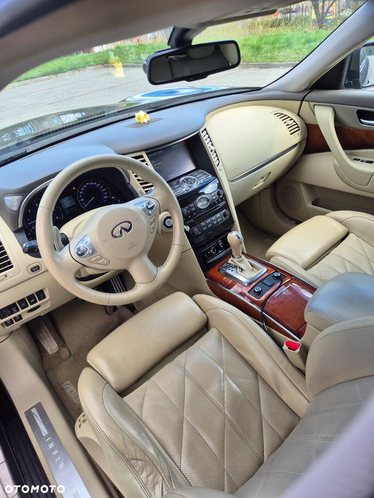 Infiniti Q70 3.0d S - 10