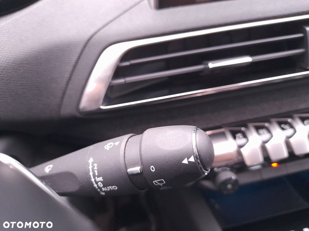 Peugeot 3008 1.2 PureTech Allure S&S EAT8 - 14