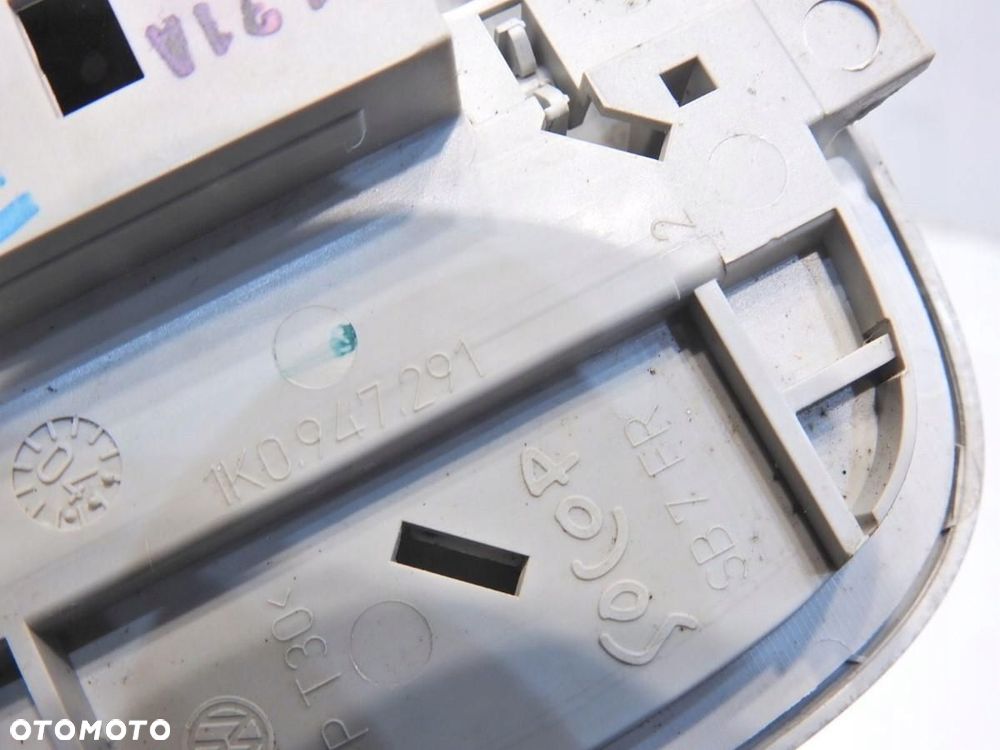 LAMPKA OŚWIETLENIE WNĘTRZA TYŁ VW GOLF V 1K0947291 - 5