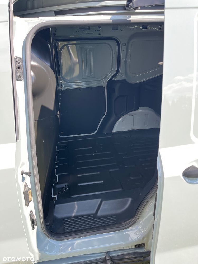 Ford Transit Courier - 10