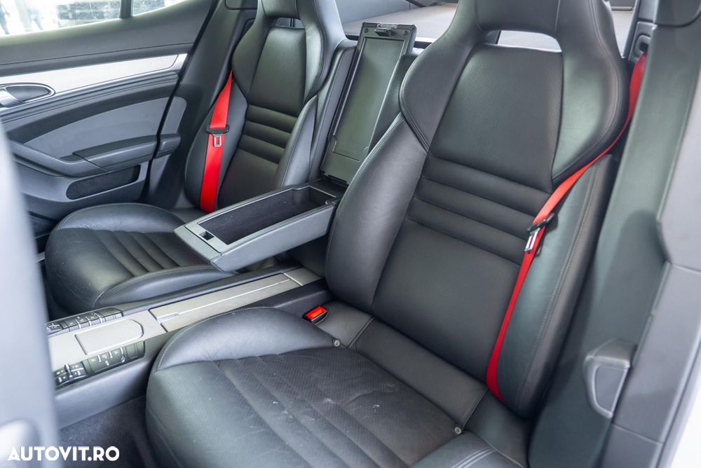 Porsche Panamera 4S PDK - 25