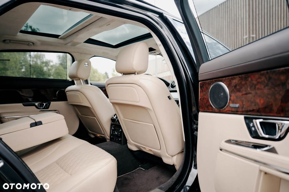 Jaguar XJ 3.0 T LWB AWD Portfolio - 24