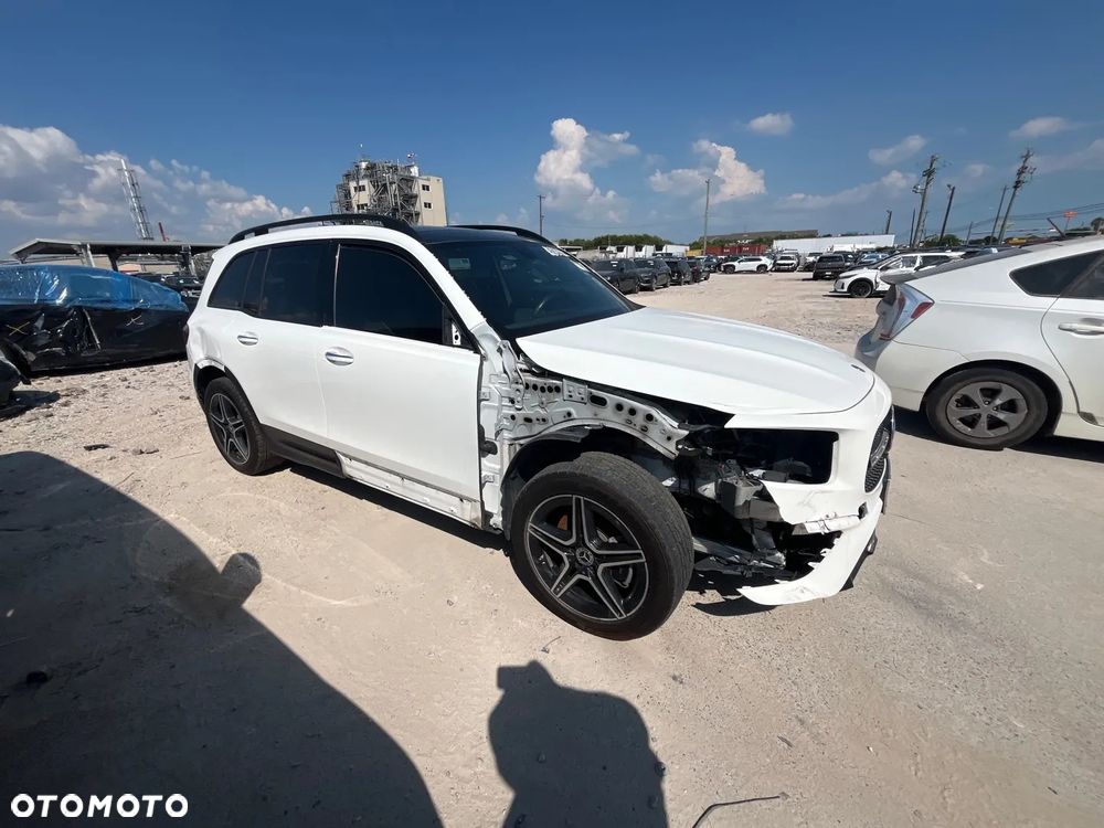 Mercedes-Benz GLB - 14