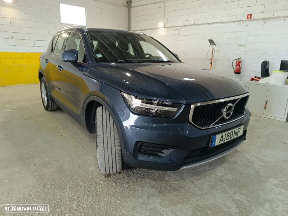 Volvo XC 40 1.5 T2 Momentum Geartronic - 4