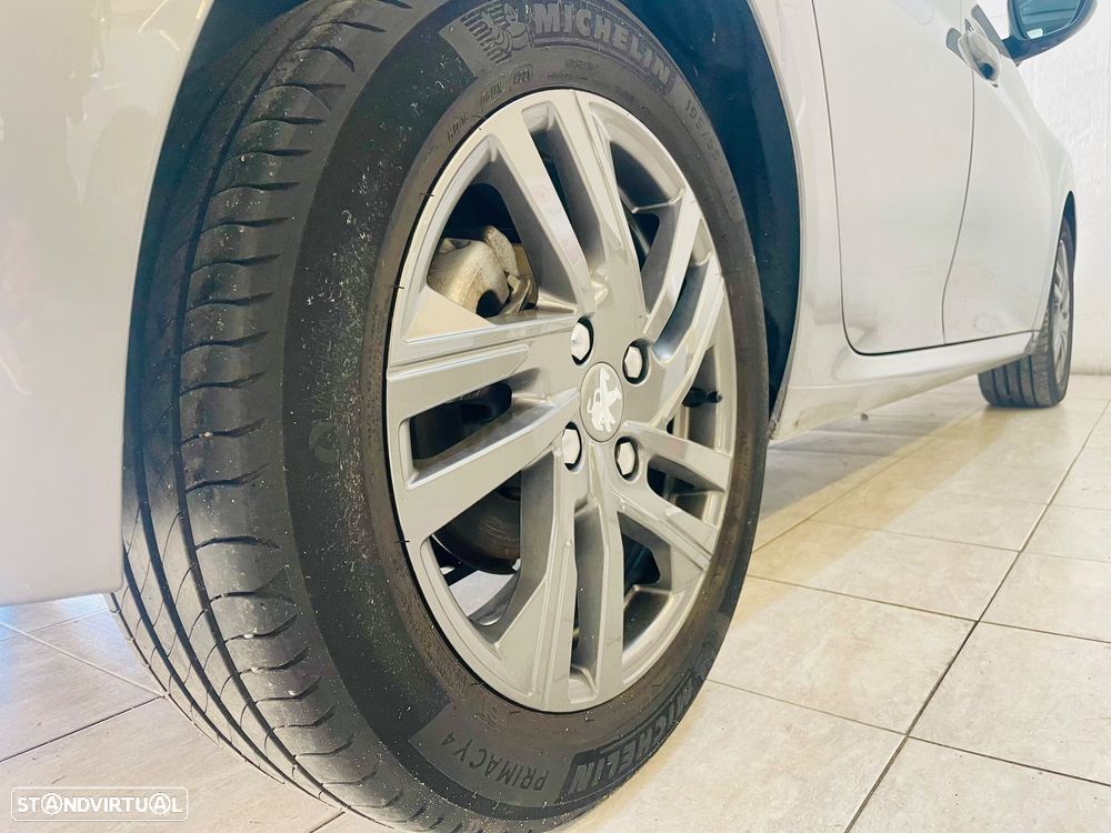 Peugeot 208 PureTech 100 EAT8 Active - 13