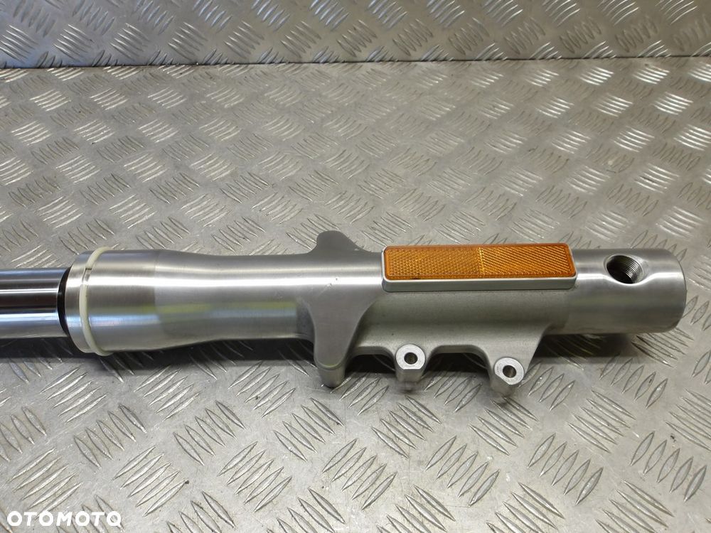 Laga zawieszenia przód prawa SUZUKI VLR 1800 C109R BOULEVARD/INTRUDER 08-13r   PN. 51103-22H00 - 8