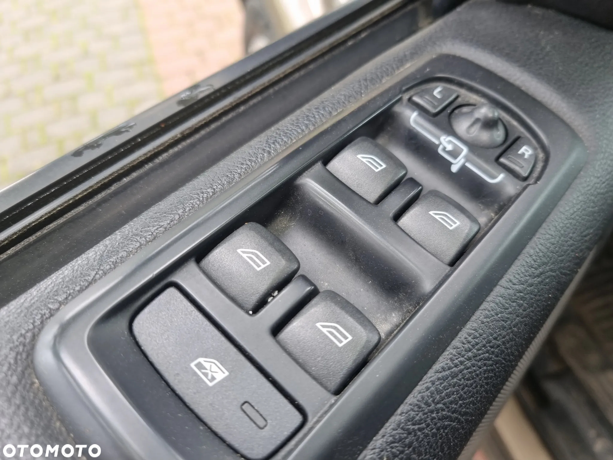 Land Rover Discovery IV 3.0D V6 HSE - 8