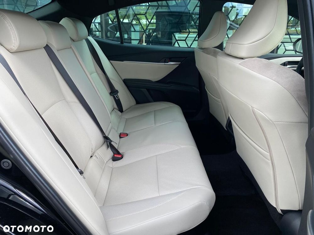 Toyota Camry - 23