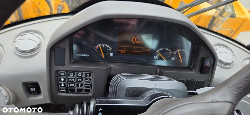 Volvo <<Volvo L90F, tylko 9400Mtg oryginał! Serwis Volvo Niemcy! Waga! sprowadzona>> - 37