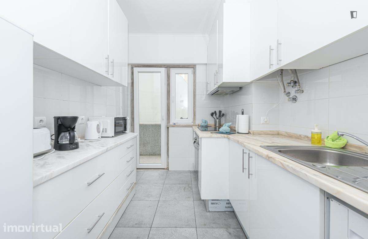 Quarto - localizado em Campolide Lisbon - Grande imagem: 4/25