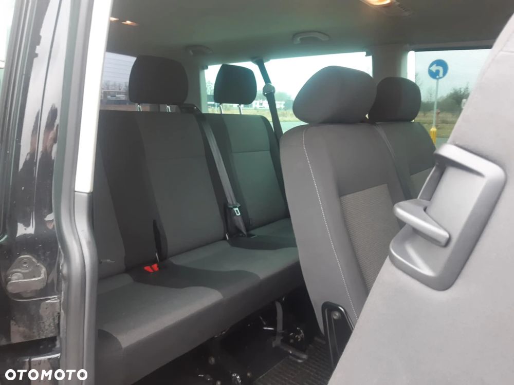 Volkswagen Caravelle - 9