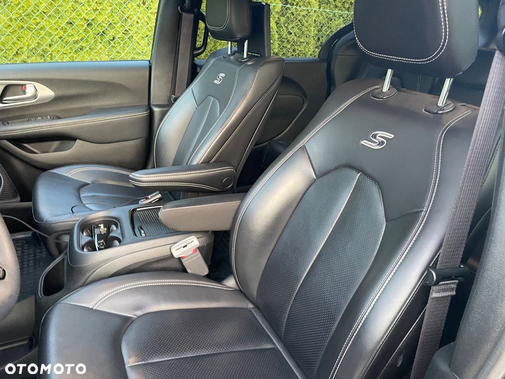 Chrysler Pacifica - 13