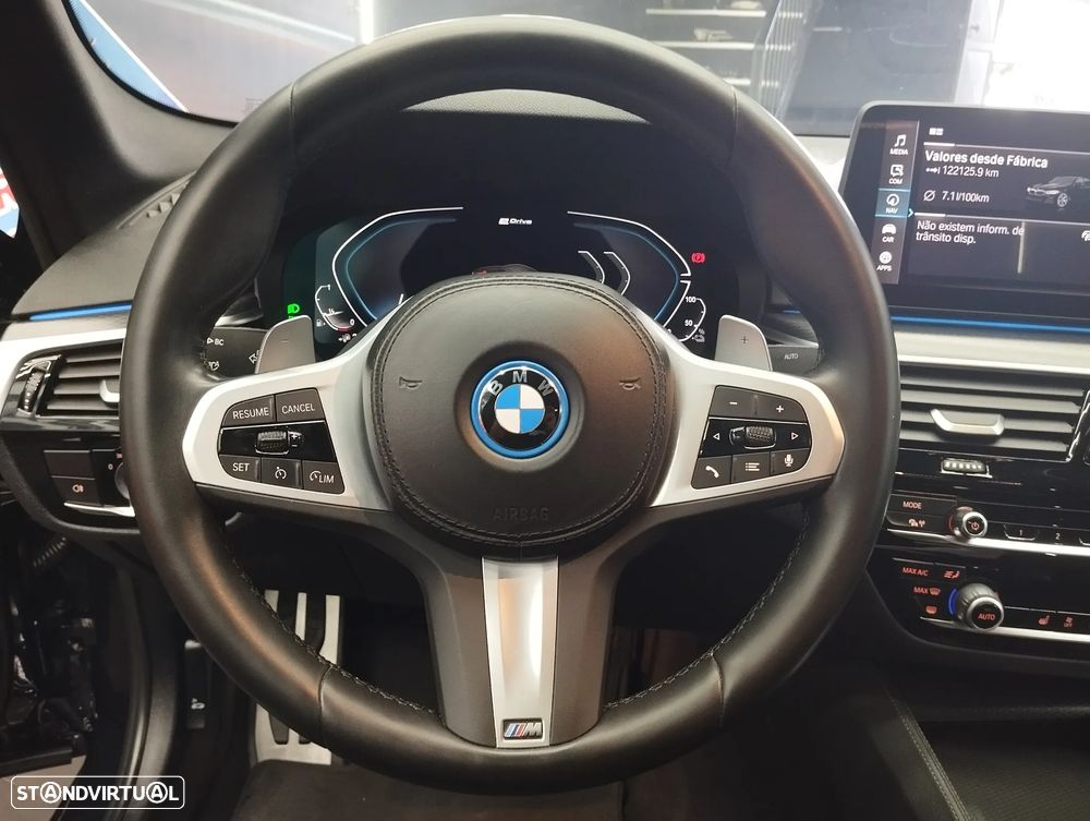BMW 520 e Pack M - 21