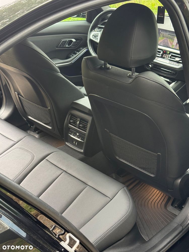 BMW Seria 3 330i M Sport - 11