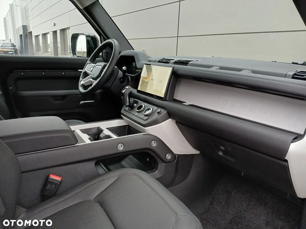 Land Rover Defender - 8