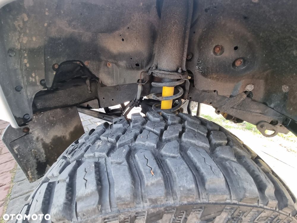 Land Rover Defender 2.4 TD4 SE - 22