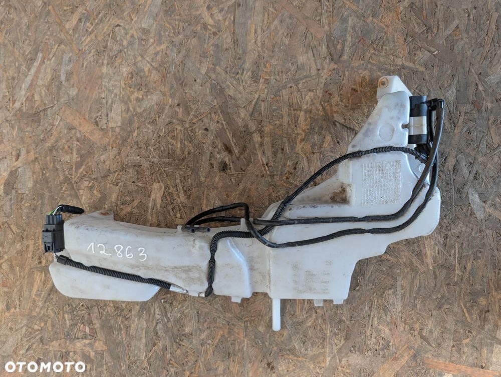 ZBIORNICZEK SPRYSKIWACZY FORD KUGA  3M51-13K163-AC