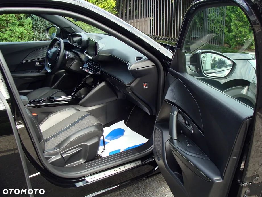 Peugeot 2008 PureTech 130 EAT8 GT - 13