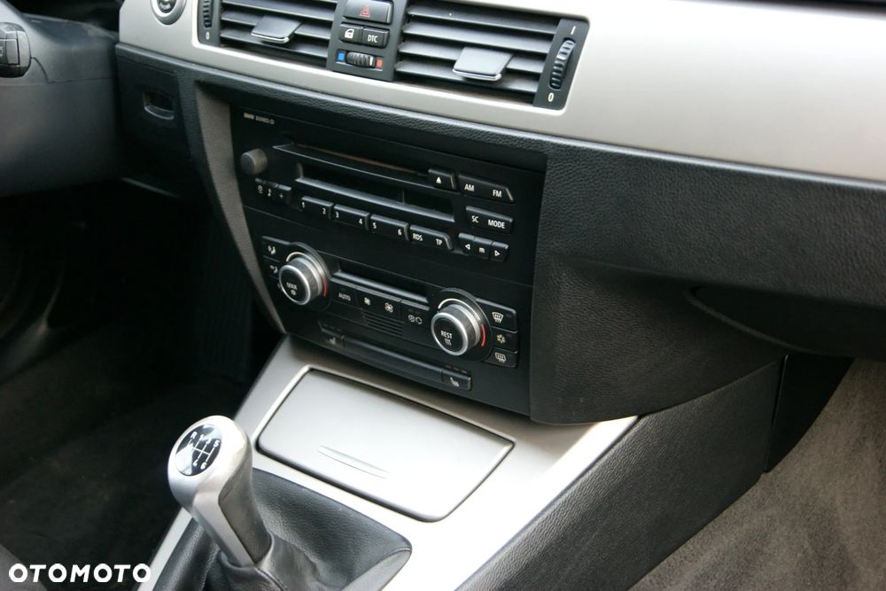 BMW Seria 3 318i - 24