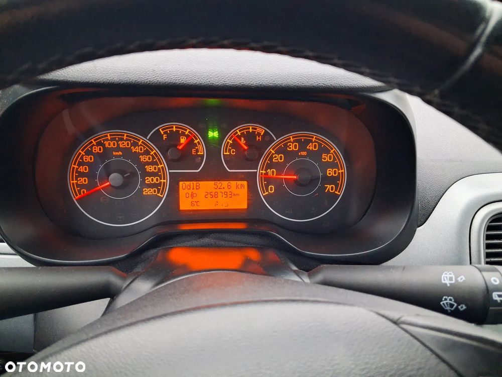 Fiat Grande Punto - 8