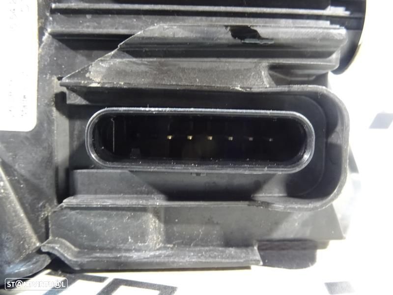 Fecho Da Porta Frente Direita Jaguar Xe (X760)  Hx73203a28ea / Hx73 20 - 7