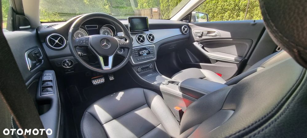 Mercedes-Benz CLA 250 4Matic 7G-DCT UrbanStyle Edition - 28