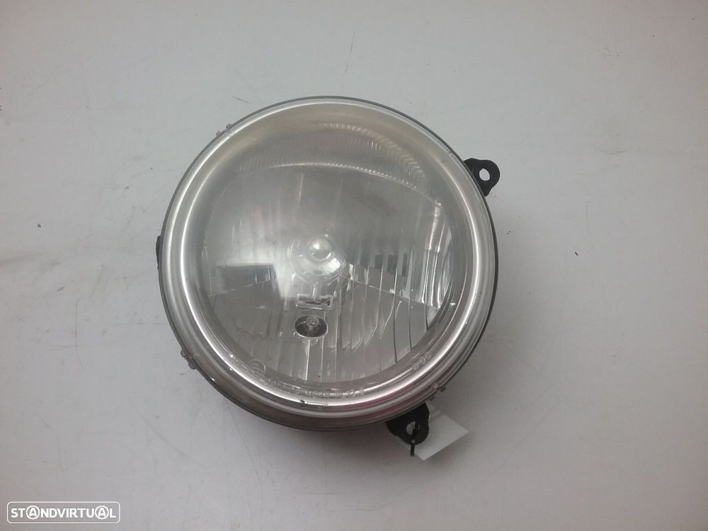 Farol Frente Dto JEEP RENEGADE Closed Off-Road Vehicle 03.00 07.07 -  Usado - 1