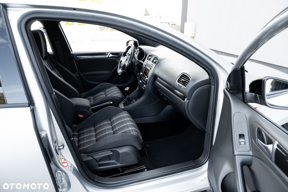 Volkswagen Golf 2.0 GTI - 25