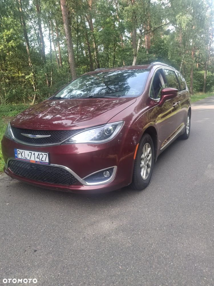 Chrysler Pacifica - 1