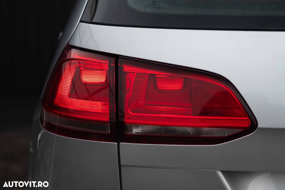 Volkswagen Golf 2.0 TDI DPF BMT Comfortline - 11