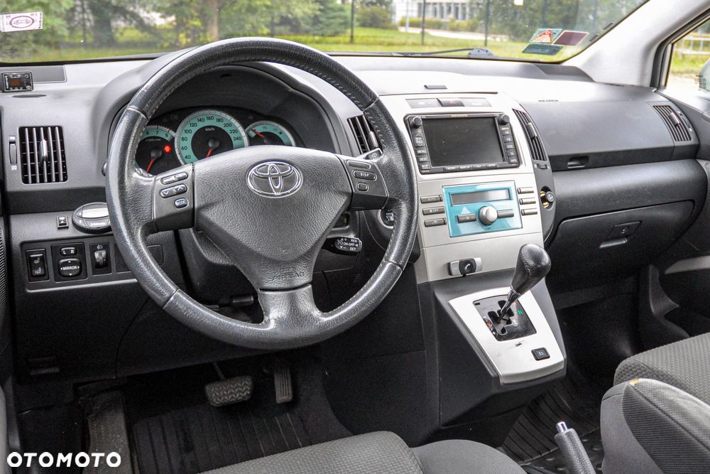 Toyota Corolla Verso - 8